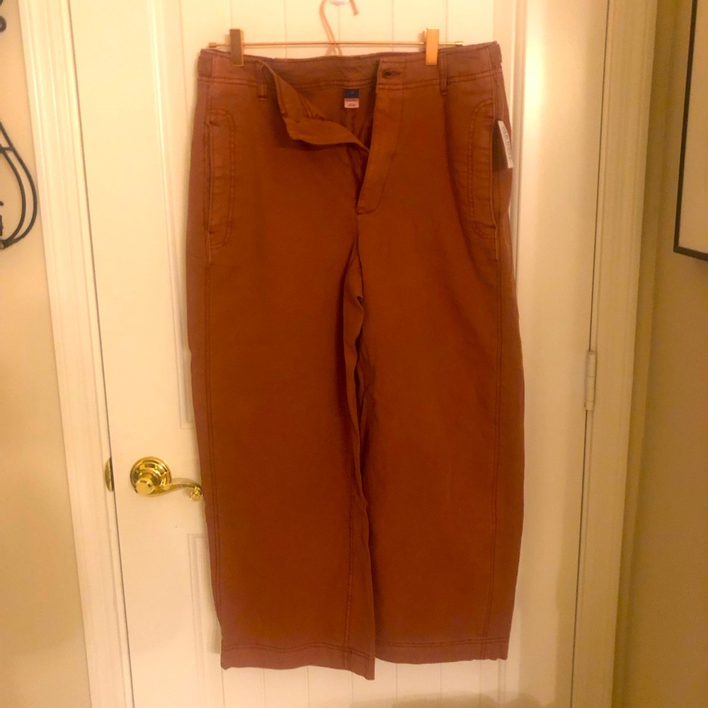 Old Navy Women’s Tan Chinos